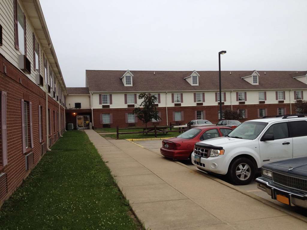 Country Hearth Inn & Suites Willard Εξωτερικό φωτογραφία