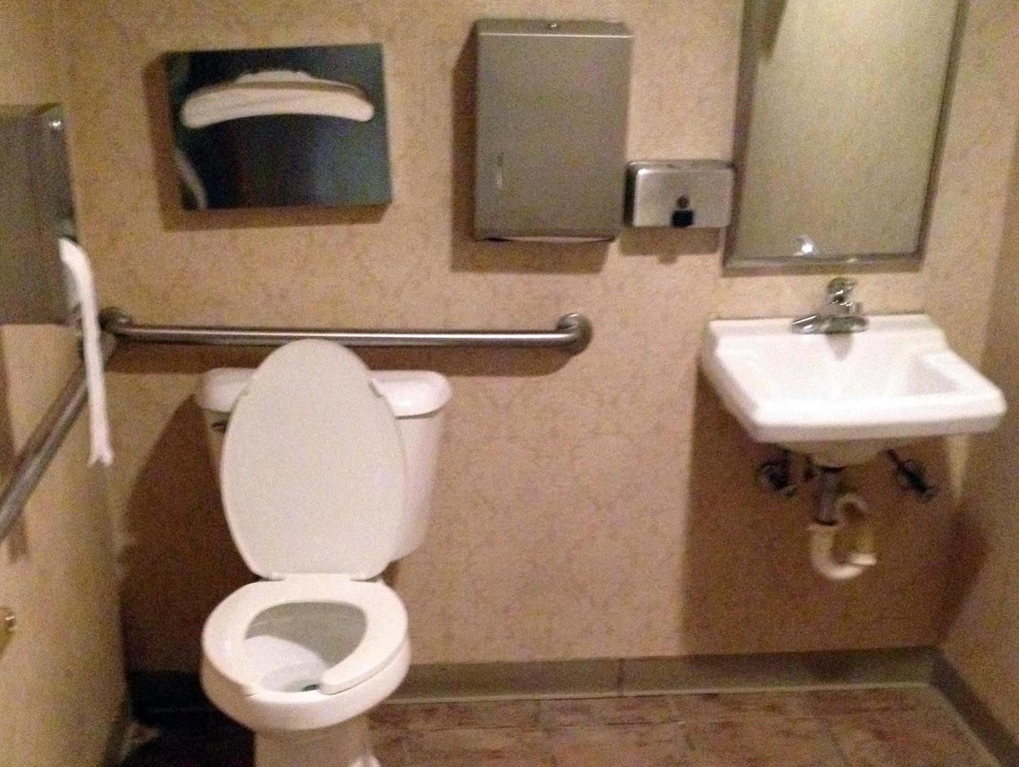 Country Hearth Inn & Suites Willard Εξωτερικό φωτογραφία